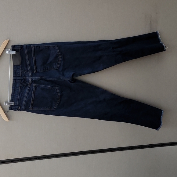 Closed Glow Jean's Size 28 - Picture 5 of 16